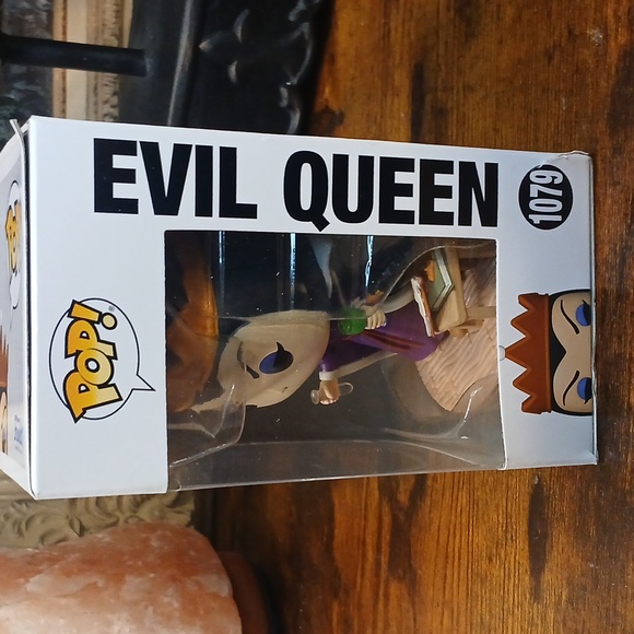 Funko Pop Disney Villains Evil Queen Vinyl Figure - Picture 5 of 8
